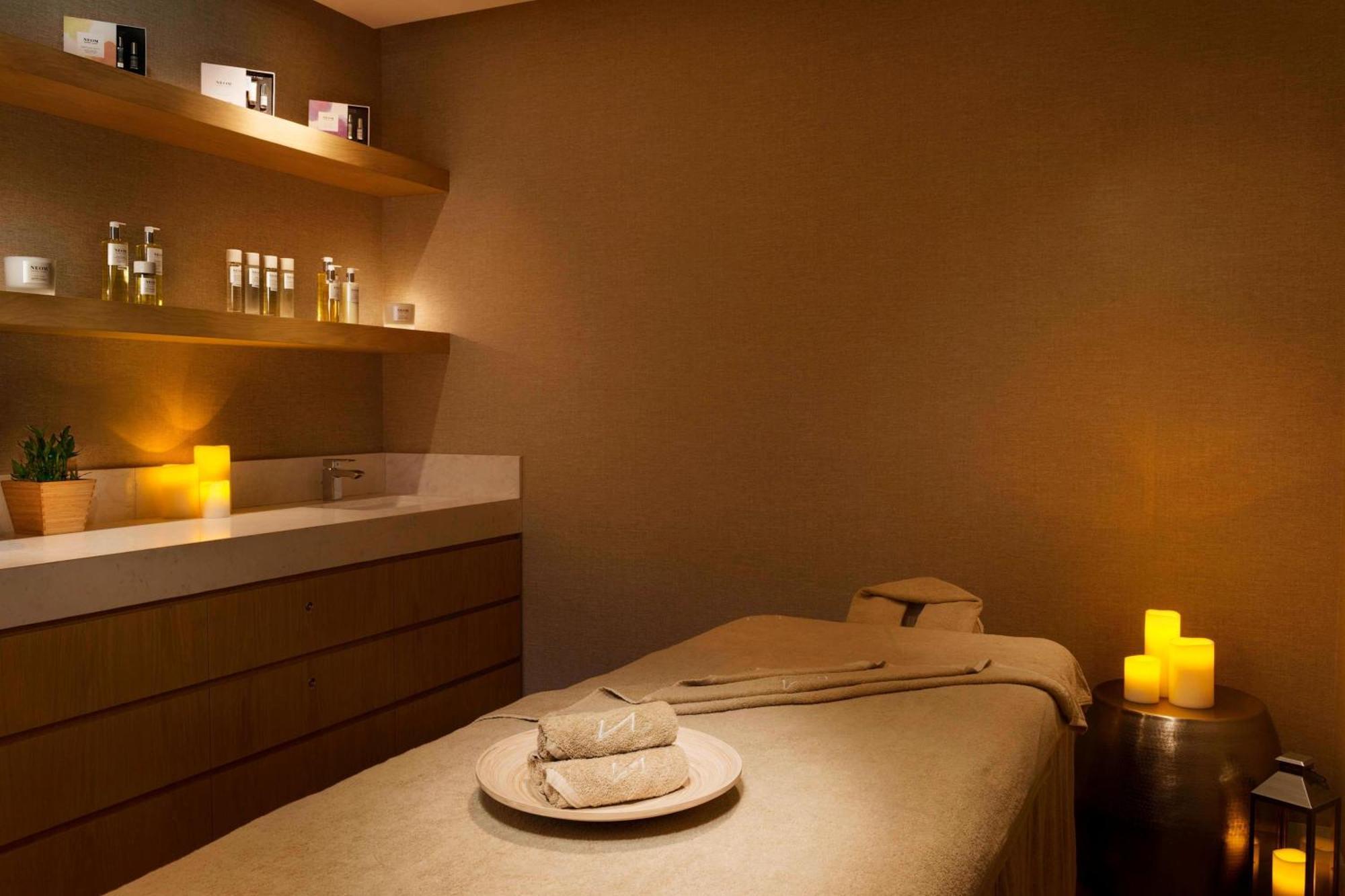 La Ville Hotel & Suites City Walk Dubai, Autograph Collection Exterior photo A treatment room at The Spa at The Landmark